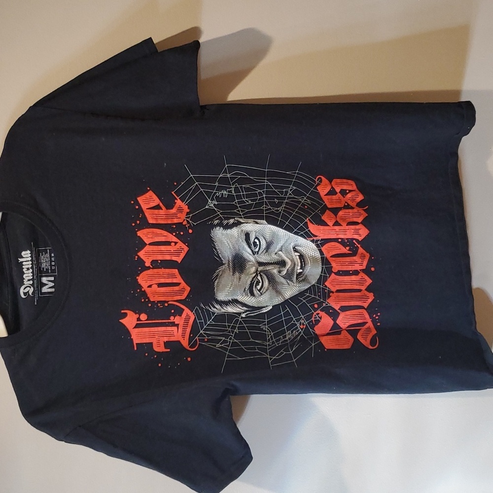 Dracula Love Sucks Loot Fright Graphic Tee - M
